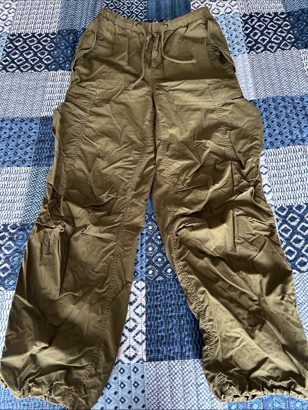 Women’s TNA Olive Cargo Jogger Pants - Casual Utility Style